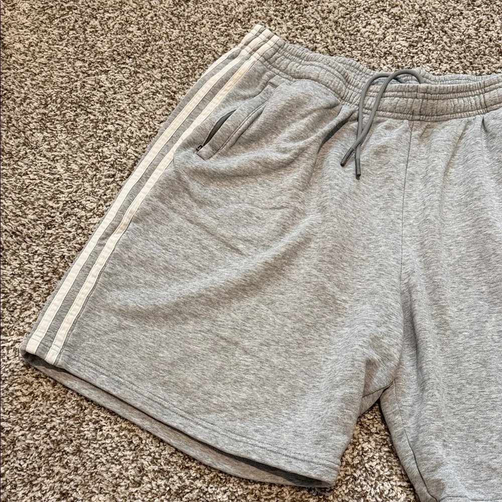 🌿 Adidas Men's Gray Athletic Shorts
